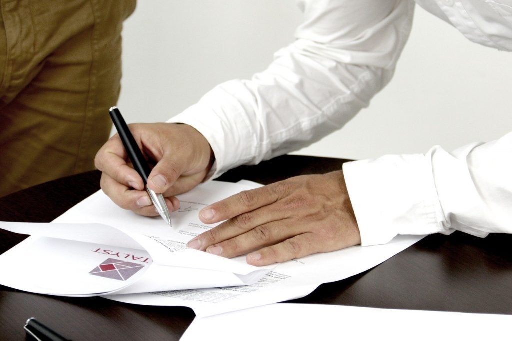 signature d'un contrat avec garant