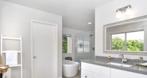 une salle de bain moderne