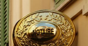 une enseigne d'un notaire