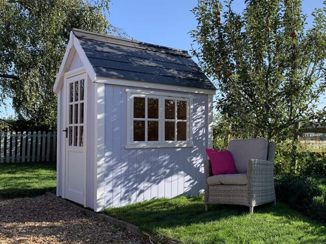 cabane jardin blanche