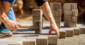 poser pavés dalle béton