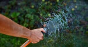 pression tuyau arrosage