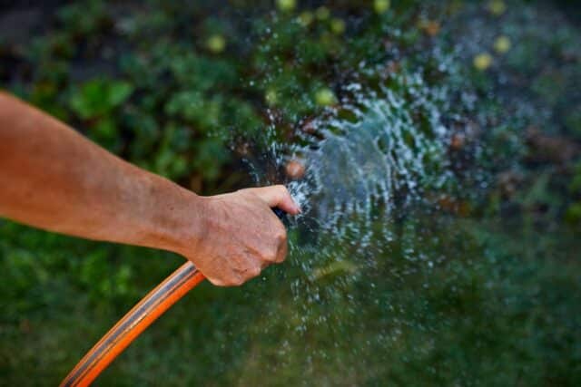 pression tuyau arrosage