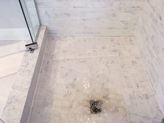Remontées odeurs dans douche italienne