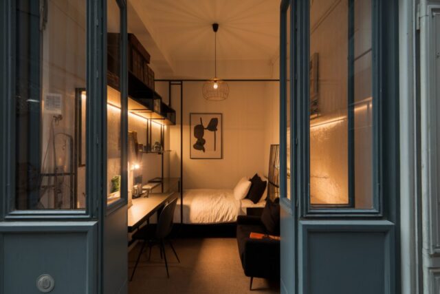 Intérieur d'un studio moderne à Paris